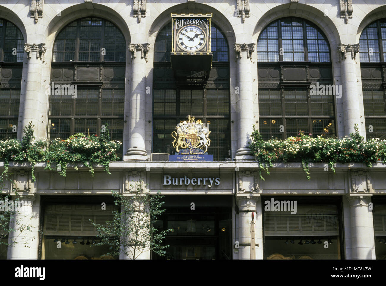 Burberry royal warrant online