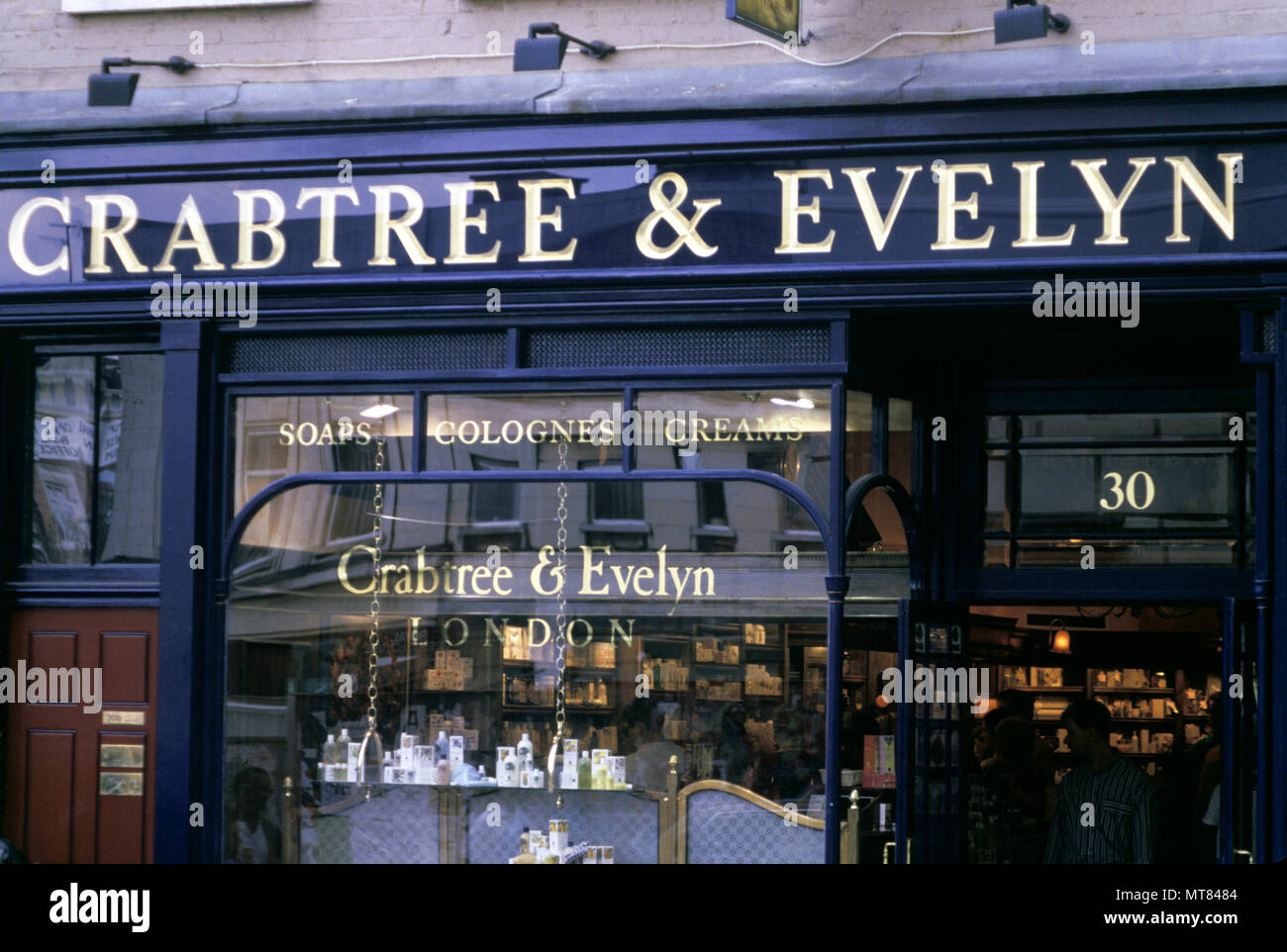 1988 HISTORICAL CRABTREE AND EVELYN STOREFRONT COVENT GARDEN LONDON ENGLAND UK Stock Photo Alamy