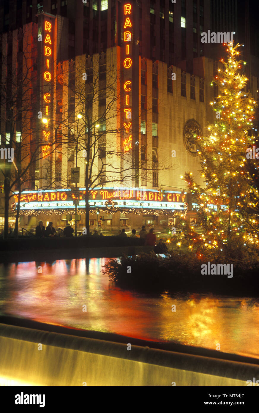 1988 HISTORICAL CHRISTMAS TREE RADIO CITY MUSIC HALL MANHATTAN NEW YORK CITY USA Stock Photo ...