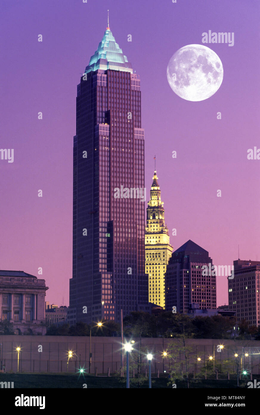 1988 HISTORICAL KEY BANK TOWER SKYLINE CLEVELAND OHIO USA Stock Photo ...