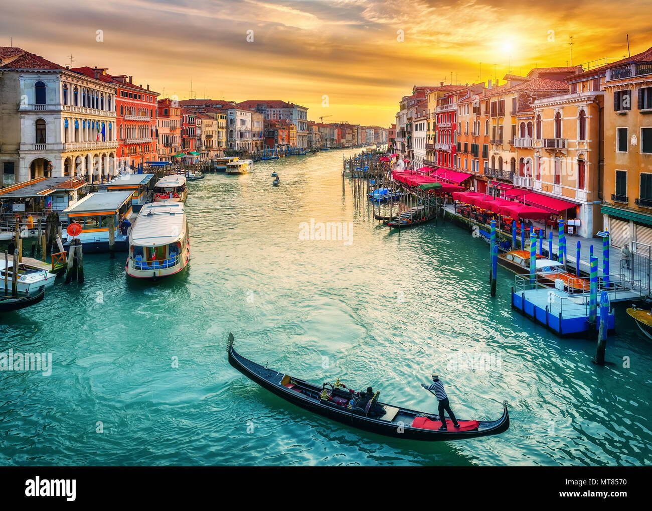 Rialto Bridge in Venice Stock Photo - Alamy