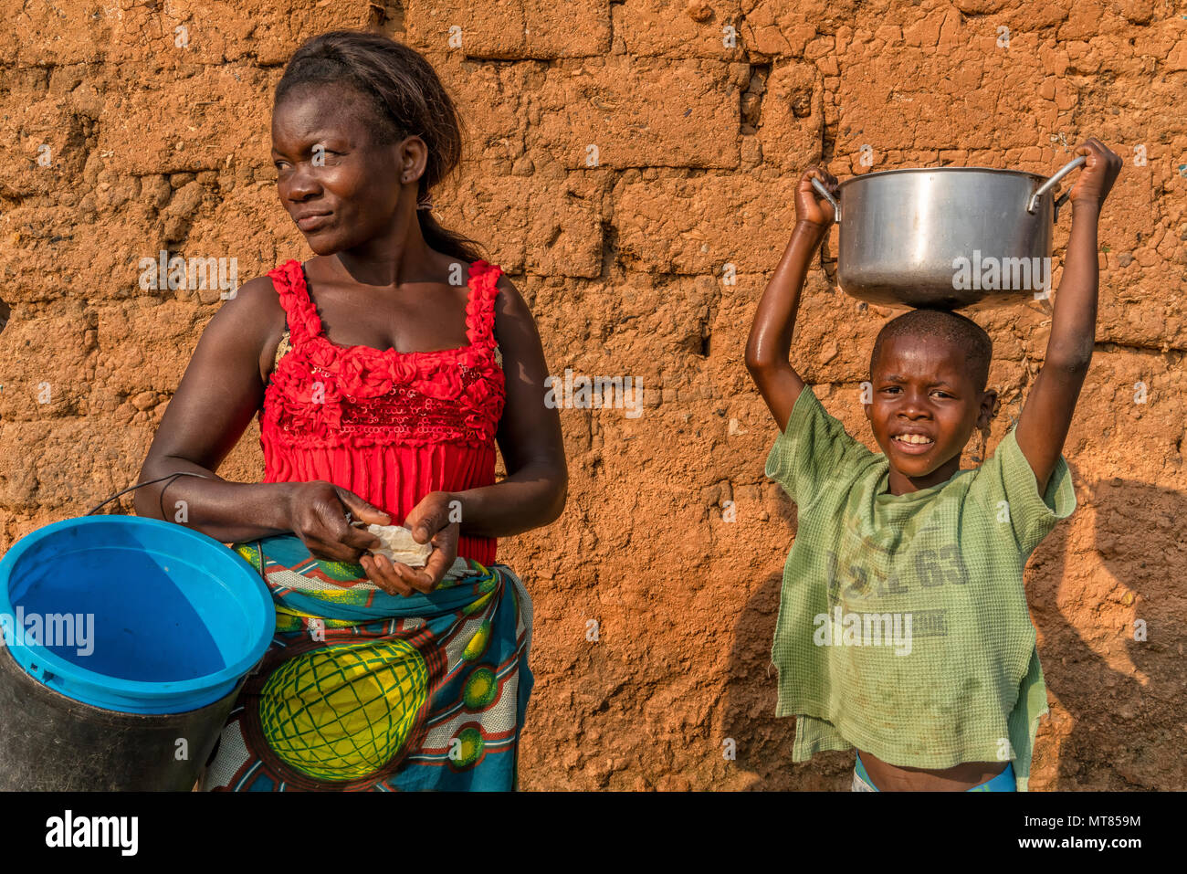 Poverty africa family 2017 hi-res stock photography and images - Alamy