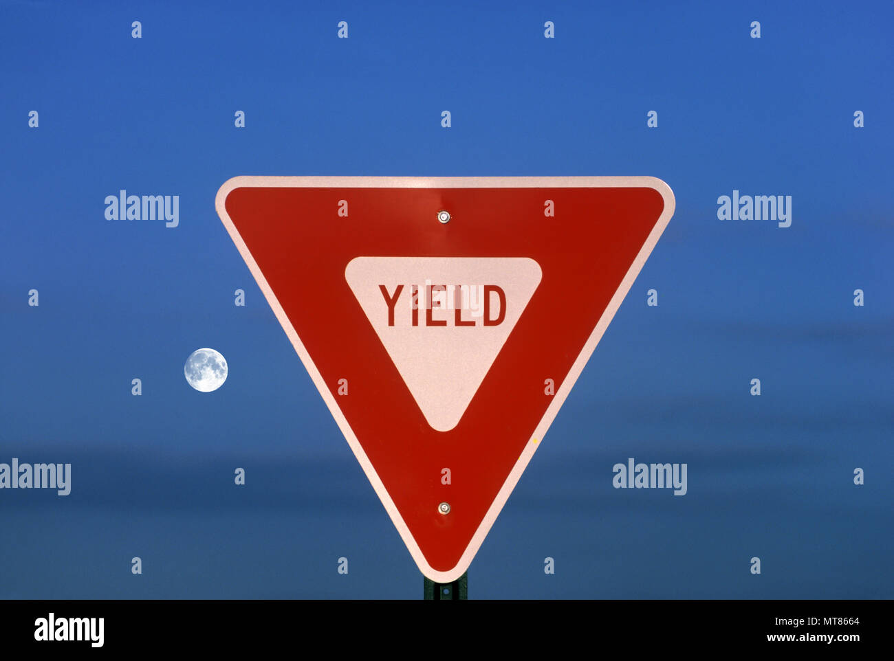 Yield sign hires stock photography and images Alamy