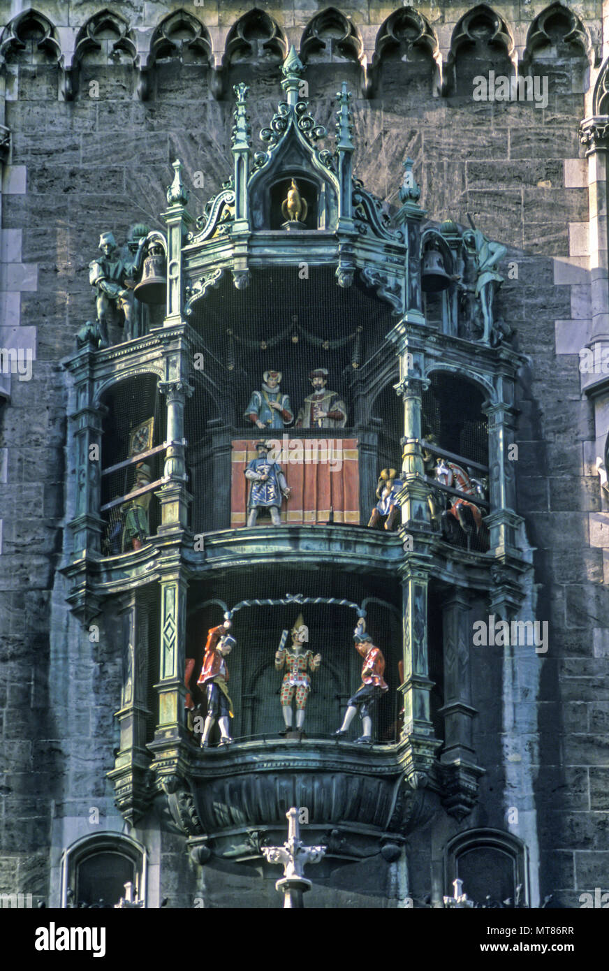 1988 HISTORICAL GLOCKENSPEIL NEW CITY HALL MUNICH BAVARIA GERMANY Stock Photo