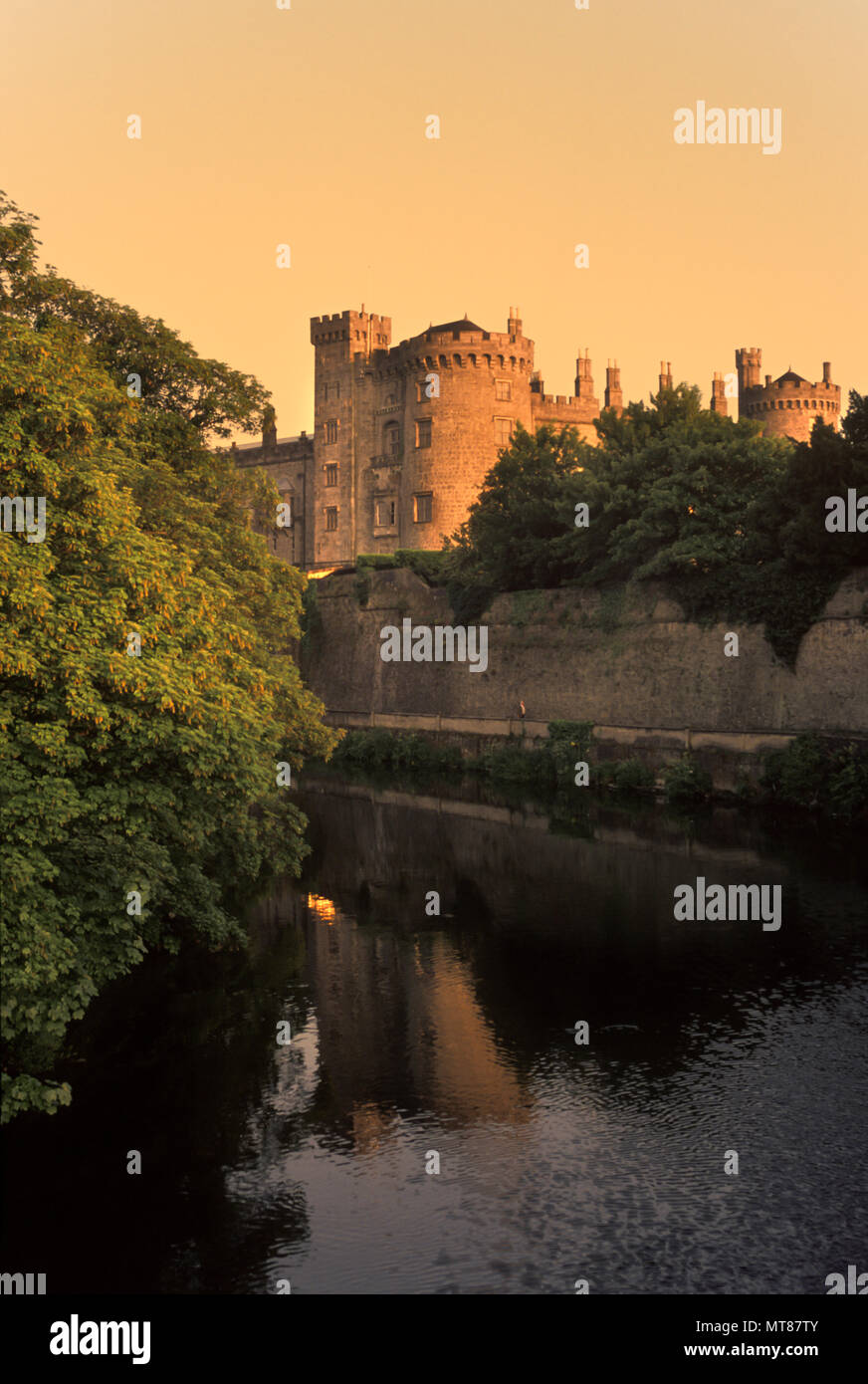Kilkenny castle 1990 hi-res stock photography and images - Alamy