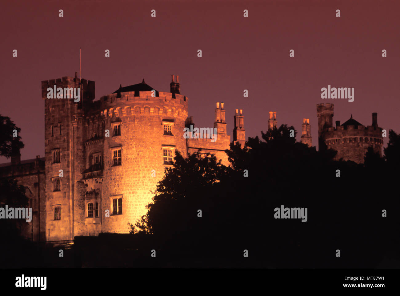 County kilkenny castle river nore hi-res stock photography and images ...
