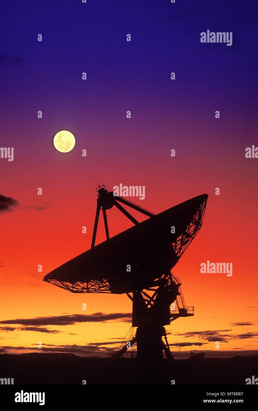 1990 HISTORICAL RADIO TELESCOPE SATELLITE DISH SAN AUGUSTINE PLAIN NEW MEXICO USA Stock Photo