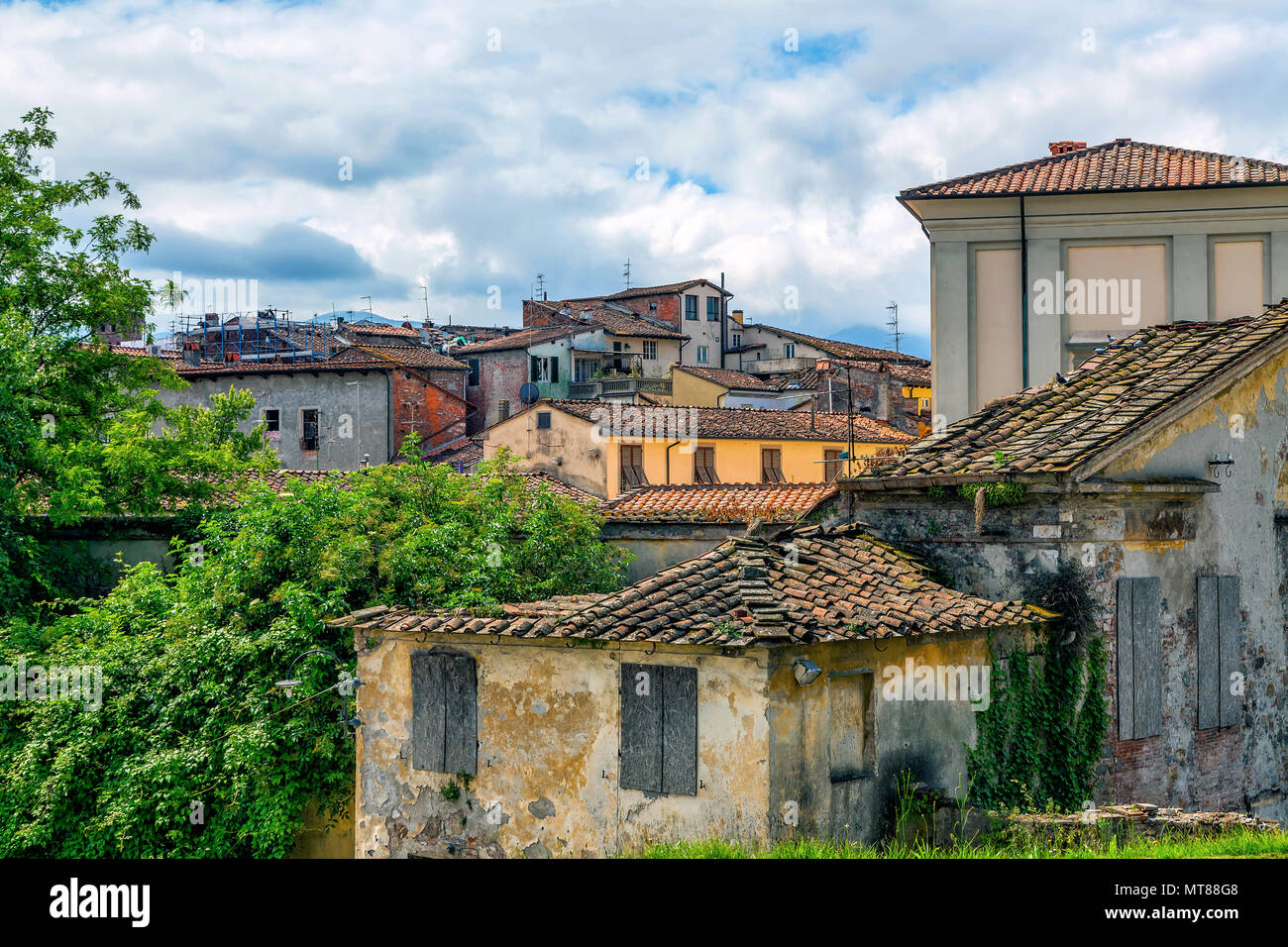Medieval italian town hi-res stock photography and images - Alamy