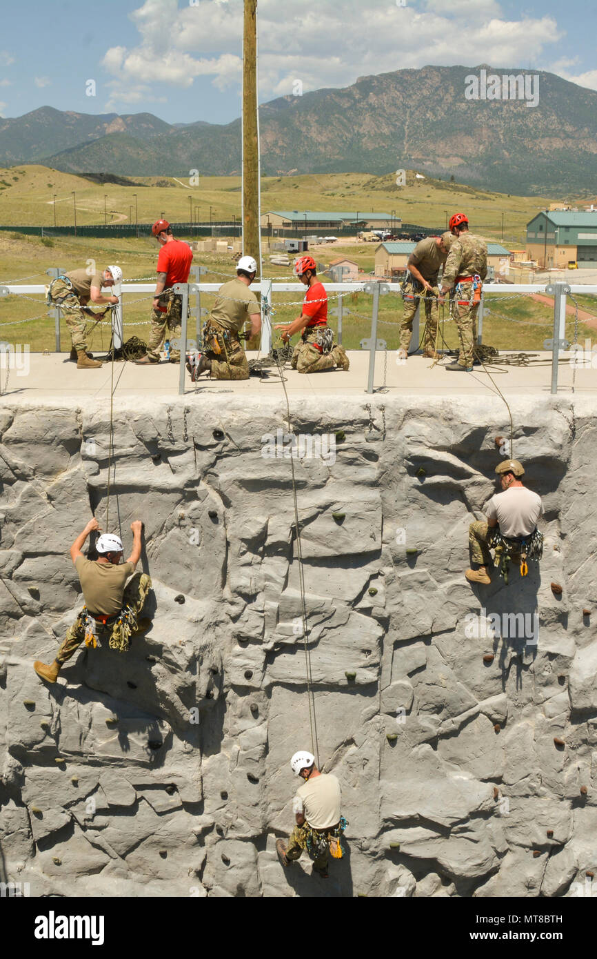Green Berets assigned to 1st Special Forces Command (Airborne) learn how to raise their partners up a rock wall during the tower portion of the Senior Mountaineer Course June 29th, 2017 at Fort Carson, Colorado. The course, hosted by the Special Operations Advanced Mountaineering School, is designed to build mountaineers capable of leading special operations missions in mountainous terrain. (U.S. Army photo by Staff Sgt. Will Reinier) Stock Photo