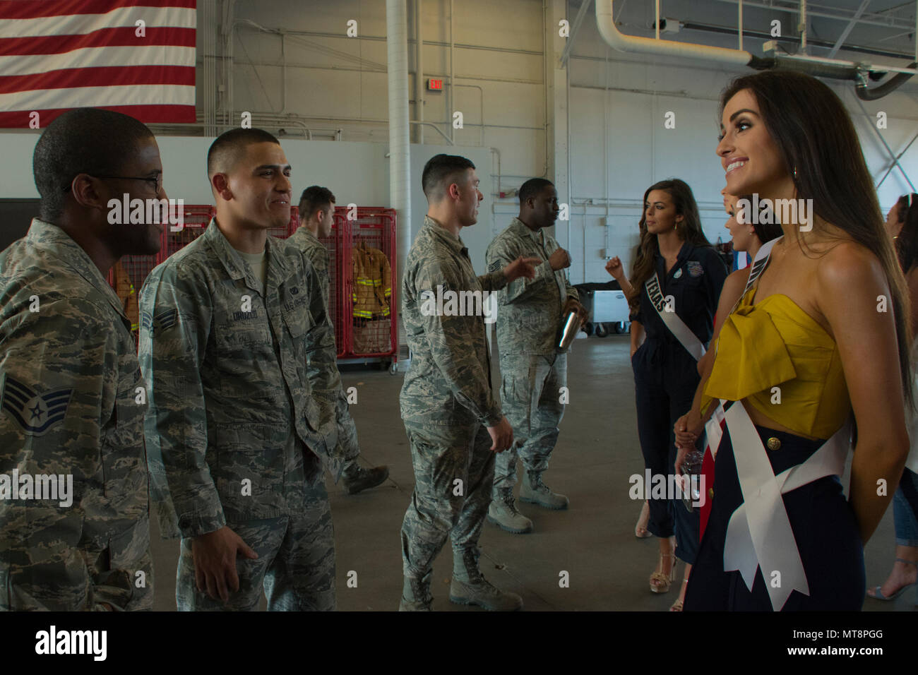 Laine Mansour, Miss Mississippi USA 2018, talks with firefighters assigned to the fire department at Barksdale Air Force Base, Louisiana, during her visit to Barksdale AFB with other contestants in the 2018 Miss USA pageant May 15, 2018. The contestants met with firefighters, B-52 Stratofortress aircrew, and maintenance Airmen as part of the tour. (U.S. Air Force photo by Airman Maxwell Daigle/Released) Stock Photo