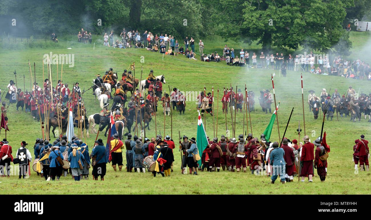 Bristol, UK, 28 May, 2018. Re-enactment of English civil war, The Siege of Bristol on its 375th Anniversary of battles (1645) between Parliamentarians ('Roundheads') and Royalists ('Cavaliers') re-enacted by members of the Sealed Knot in Bristol Ashton Court. Credit: Charles Stirling/Alamy Live News Stock Photo