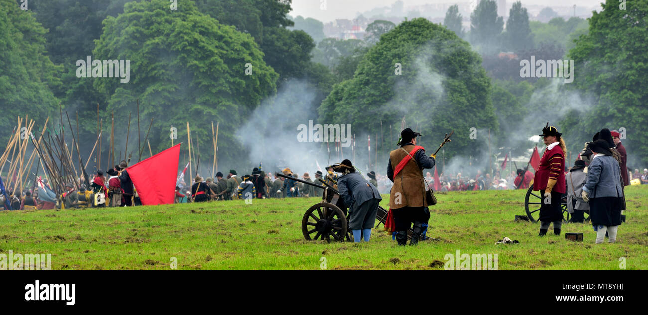 Bristol, UK, 28 May, 2018. Re-enactment of English civil war, The Siege of Bristol on its 375th Anniversary of battles (1645) between Parliamentarians ('Roundheads') and Royalists ('Cavaliers') re-enacted by members of the Sealed Knot in Bristol Ashton Court. Credit: Charles Stirling/Alamy Live News Stock Photo