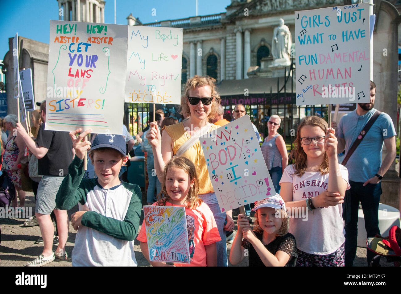 Belfast, Northern Ireland. 28/05/2018 - A mother and four children hold placards supporting the right to choose.  Around 500 people gather at Belfast City Hall to call for the decriminalisation of abortion in Northern Ireland.  It comes the day after a referendum held in the Republic of Ireland returned a substantial 'Yes' to removing the 8th amendment to the constitution, which gives equal right of life to both the mother and baby, effectively banning abortion in all circumstances. Stock Photo