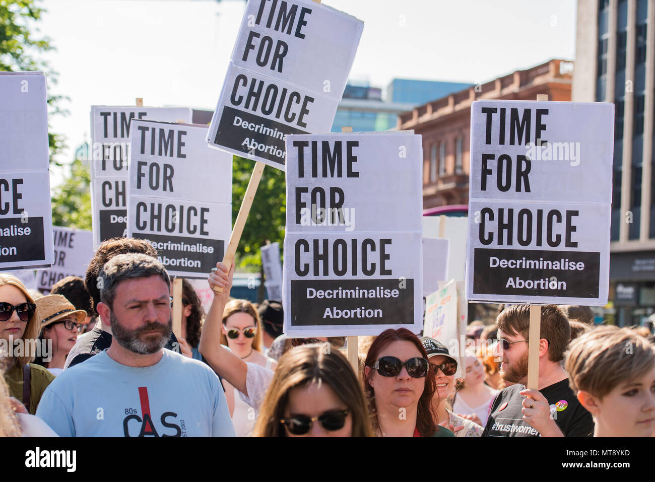 Belfast, Northern Ireland. 28/05/2018 - Around 500 people gather at Belfast City Hall to call for the decriminalisation of abortion in Northern Ireland.  It comes the day after a referendum held in the Republic of Ireland returned a substantial 'Yes' to removing the 8th amendment to the constitution, which gives equal right of life to both the mother and baby, effectively banning abortion in all circumstances. Stock Photo