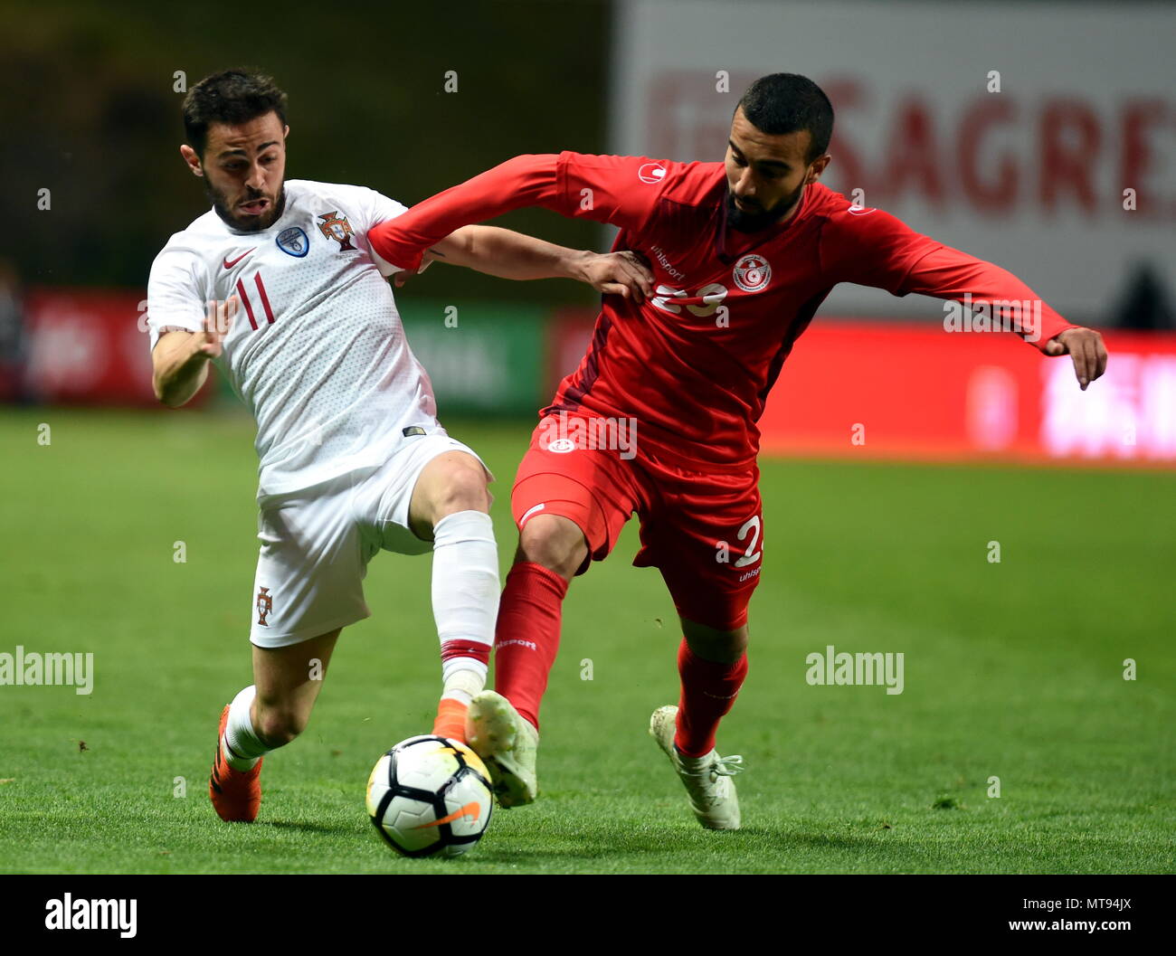 Braga, Portugal. 28th May, 2018. Bernardo Silva (L) of Portugal vies with Naim Sliti of Tunisia during the 2018 World Cup friendly soccer match between Portugal and Tunisia at Braga Municipal Stadium in Braga, Portugal, on May 28, 2018. The match ended with a 2-2 tie. Credit: Zhang Liyun/Xinhua/Alamy Live News Stock Photo