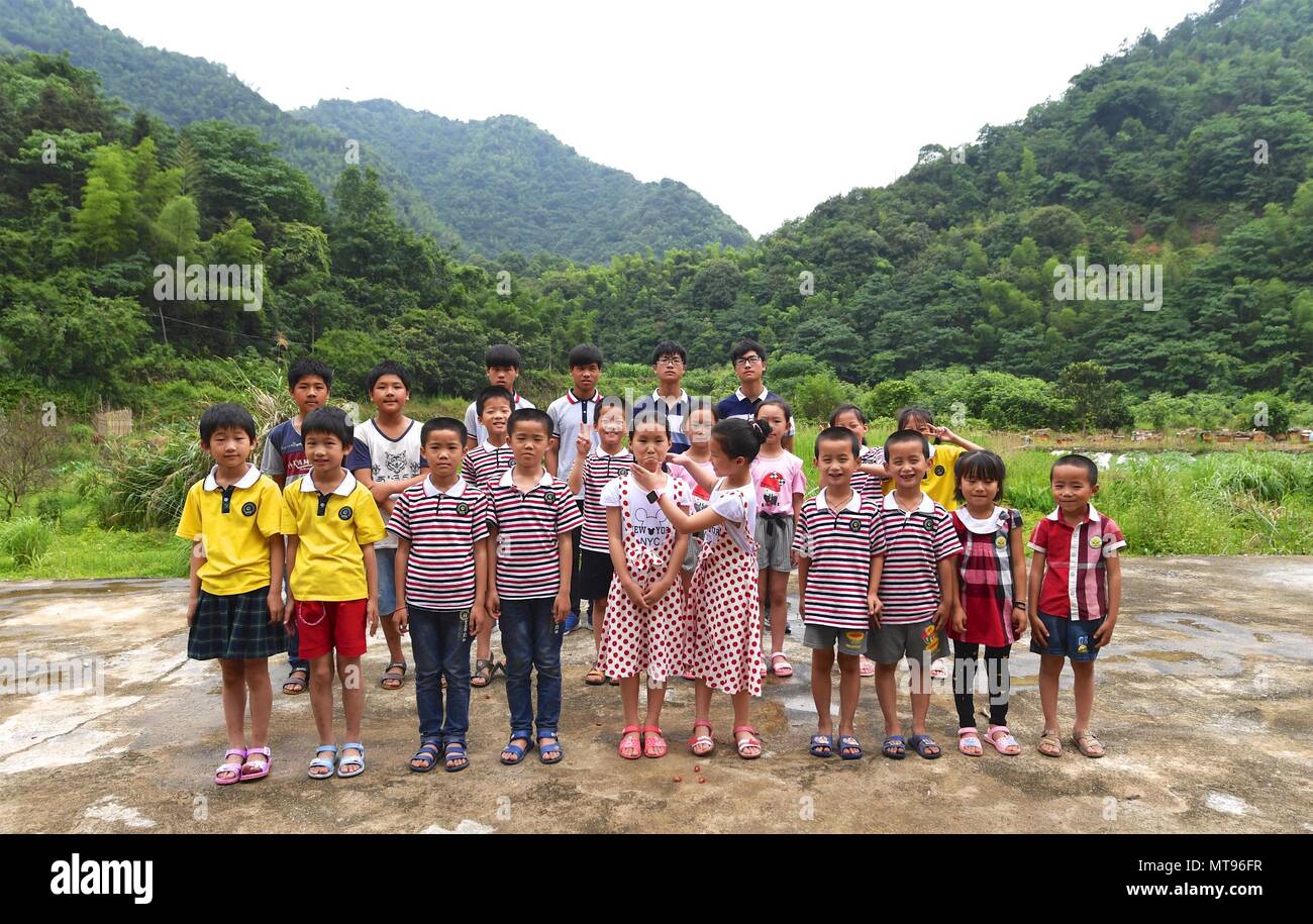 Nanchang, China's Jiangxi Province. 23rd May, 2018. Eleven pairs of twins pose for a group photo in Suolong Village of Yudu County, east China's Jiangxi Province, May 23, 2018. With about 1,000 residents, Suolong Village has 29 cases of multiple births, a high rate considering the modest population size. Credit: Hu Chenhuan/Xinhua/Alamy Live News Stock Photo