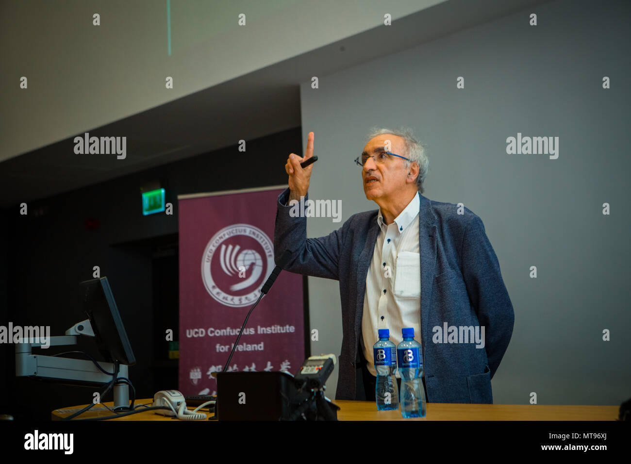 Dublin. 29th May, 2018. Joel Bellassen, a famous French sinologist and the vice president of the International Society for Chinese Language Teaching, delievers a lecture on Chinese teaching in Dublin, Ireland, May 28, 2018. A public lecture on international Chinese teaching, organized by the University College Dublin (UCD) Confucius Institute for Ireland, was held here at UCD on Monday night, attracting nearly 200 participants including foreign language teachers from over 60 Irish high schools. Credit: Xinhua/Alamy Live News Stock Photo