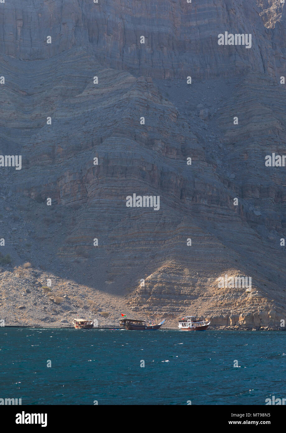 Fjords of the musandam peninsula hi-res stock photography and images ...