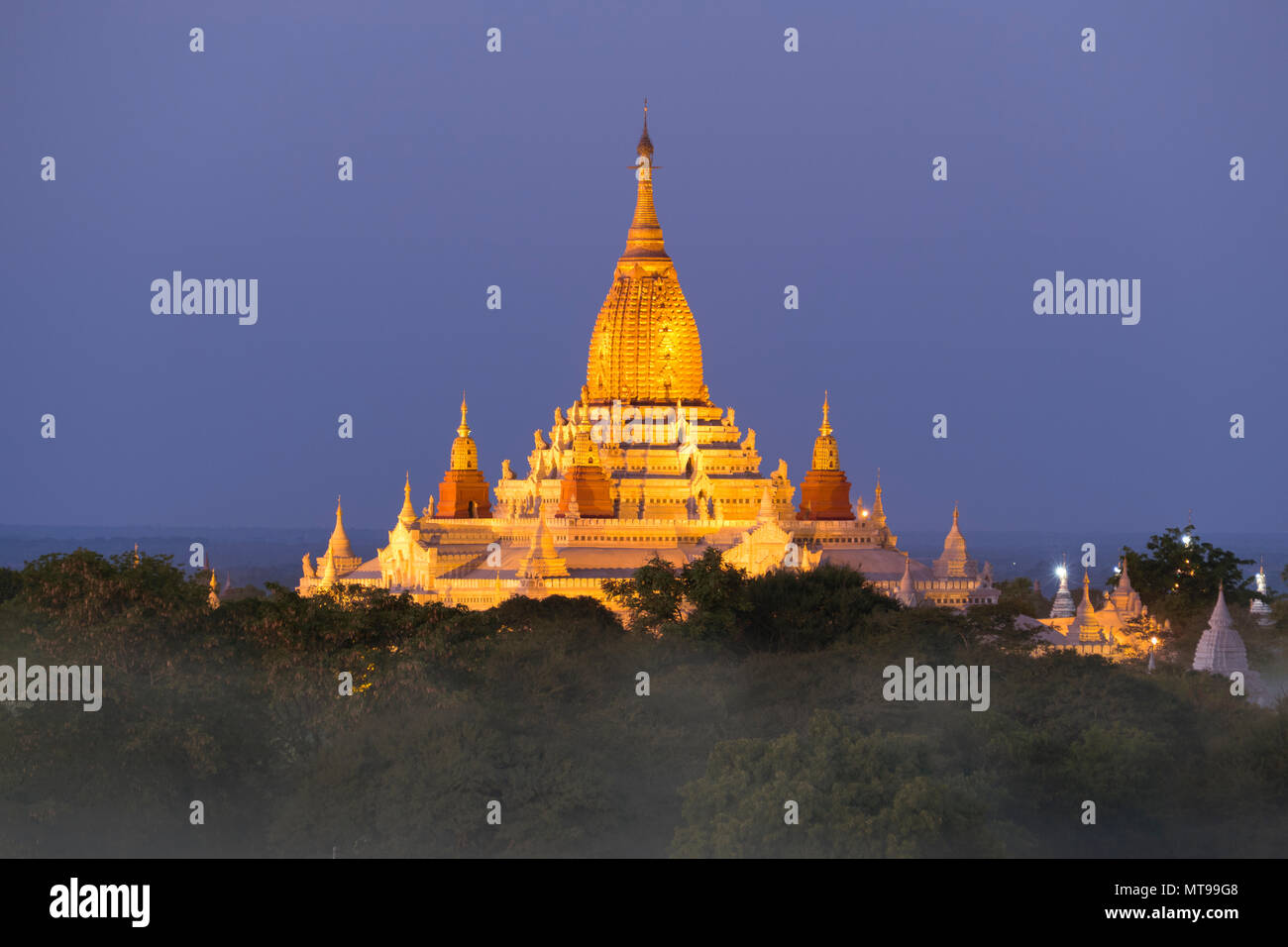 Illuminated Ananda Pagoda in Bagan at night Stock Photo