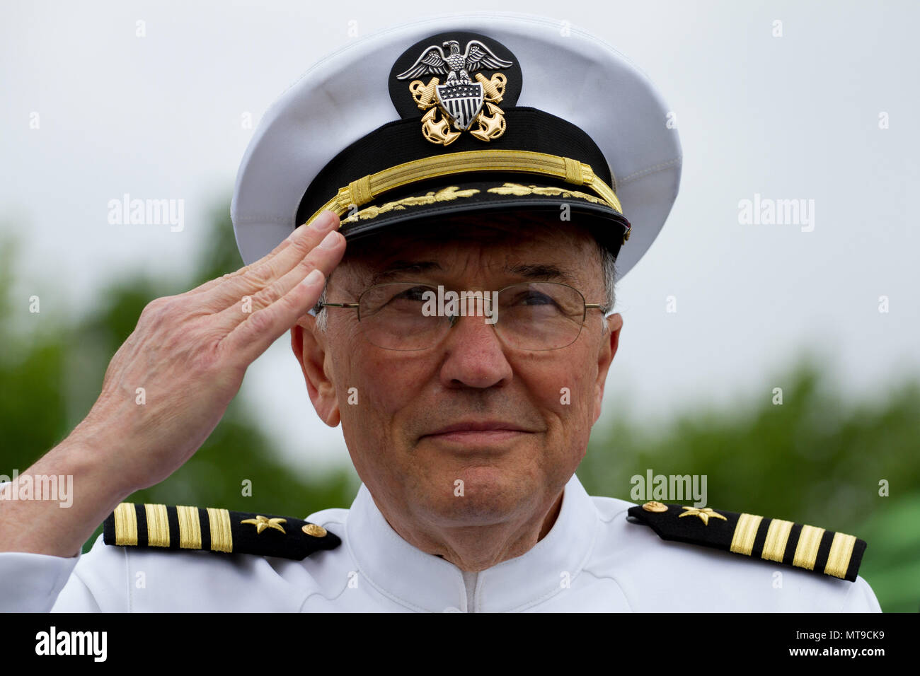 Philadelphia, United States. 28th May, 2018. Ret. USN Capt. Louis A. Cavaliere salutes while 'Taps' is played during the Memorial Day ceremony onboard the retired USS Olympia, which carried home the remains of the Unknown Soldier interred at Arlington National Cemetery from France in 1921. Credit: Michael Candelori/Pacific Press/Alamy Live News Stock Photo