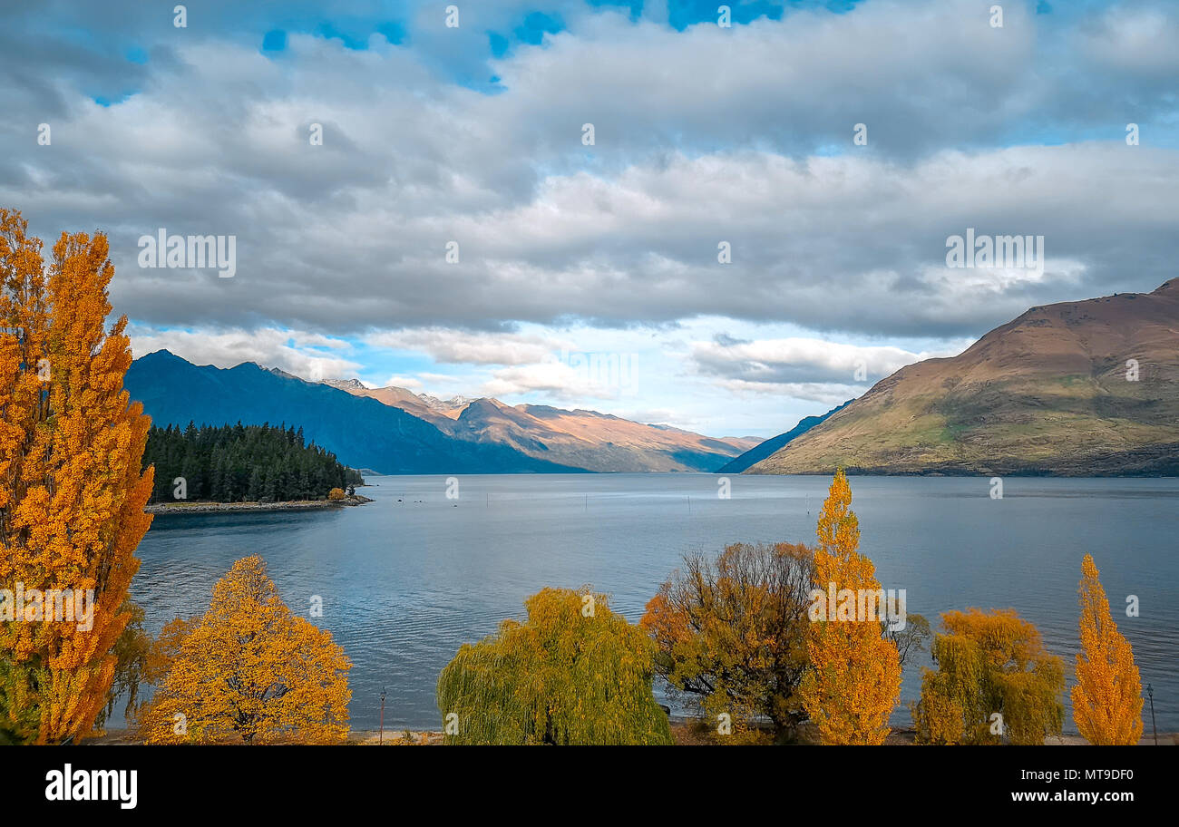 Autumn in Lake Wakatipu, Queenstown New Zealand landscape Stock Photo ...