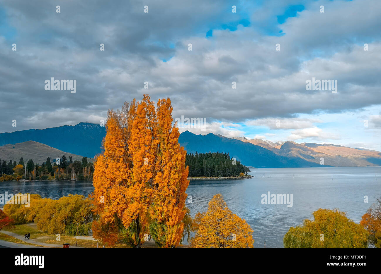 Autumn in Lake Wakatipu, Queenstown New Zealand landscape Stock Photo ...