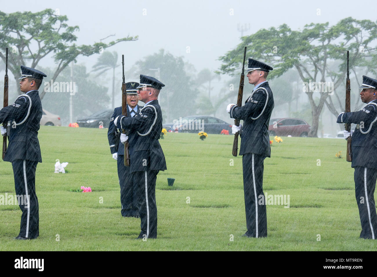 Military funeral 21 gun salute hi-res stock photography and images - Alamy