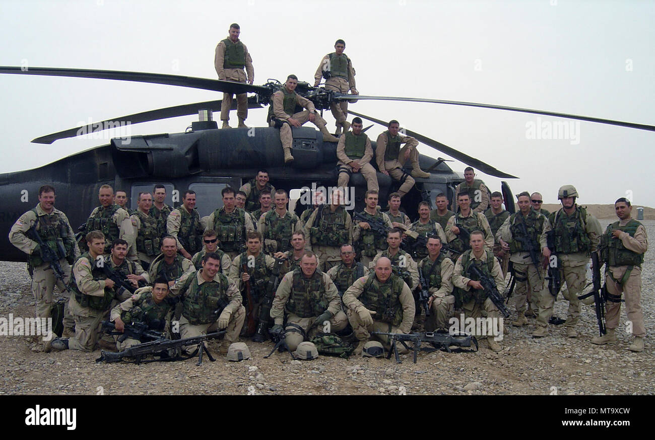Oregon Army National Guard Soldiers Of 3rd Platoon Bravo Company 2nd Battalion 162nd Infantry Regiment Pose For A Photo In 03 While Serving In Iraq The Unit Received The Presidential Unit Citation
