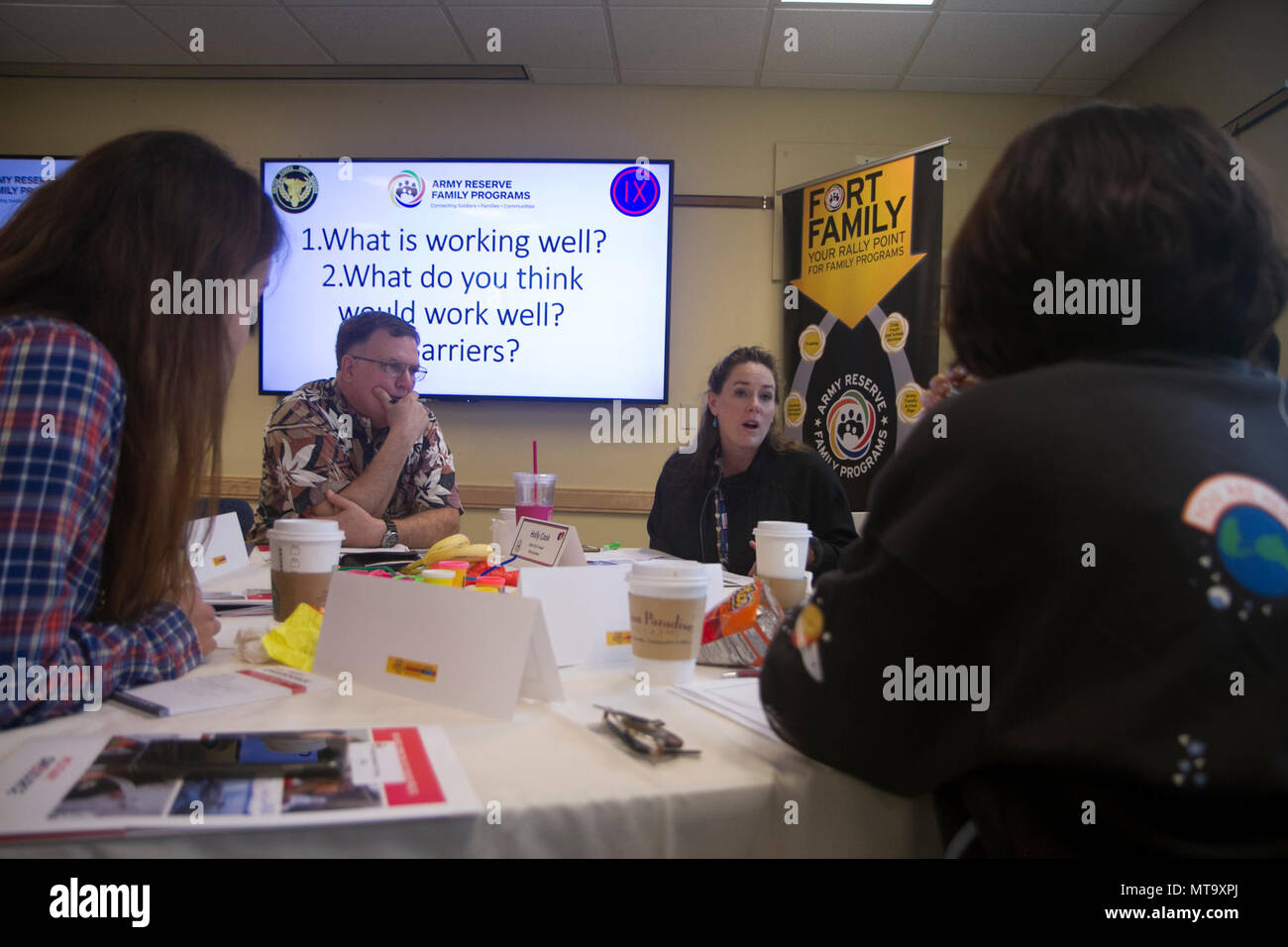 FORT SHAFTER FLATS, Hawaii Family Readiness Group volunteers and