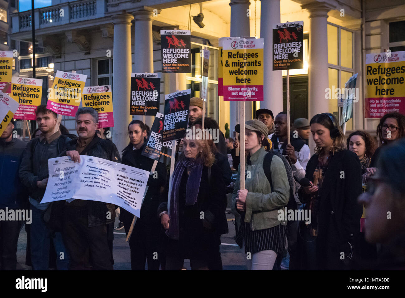 French Embassy, Knightsbridge, London, UK. 24th October 2016. Up to a hundred activists stage a demonstration outside the French Embassy in Knightsbri Stock Photo