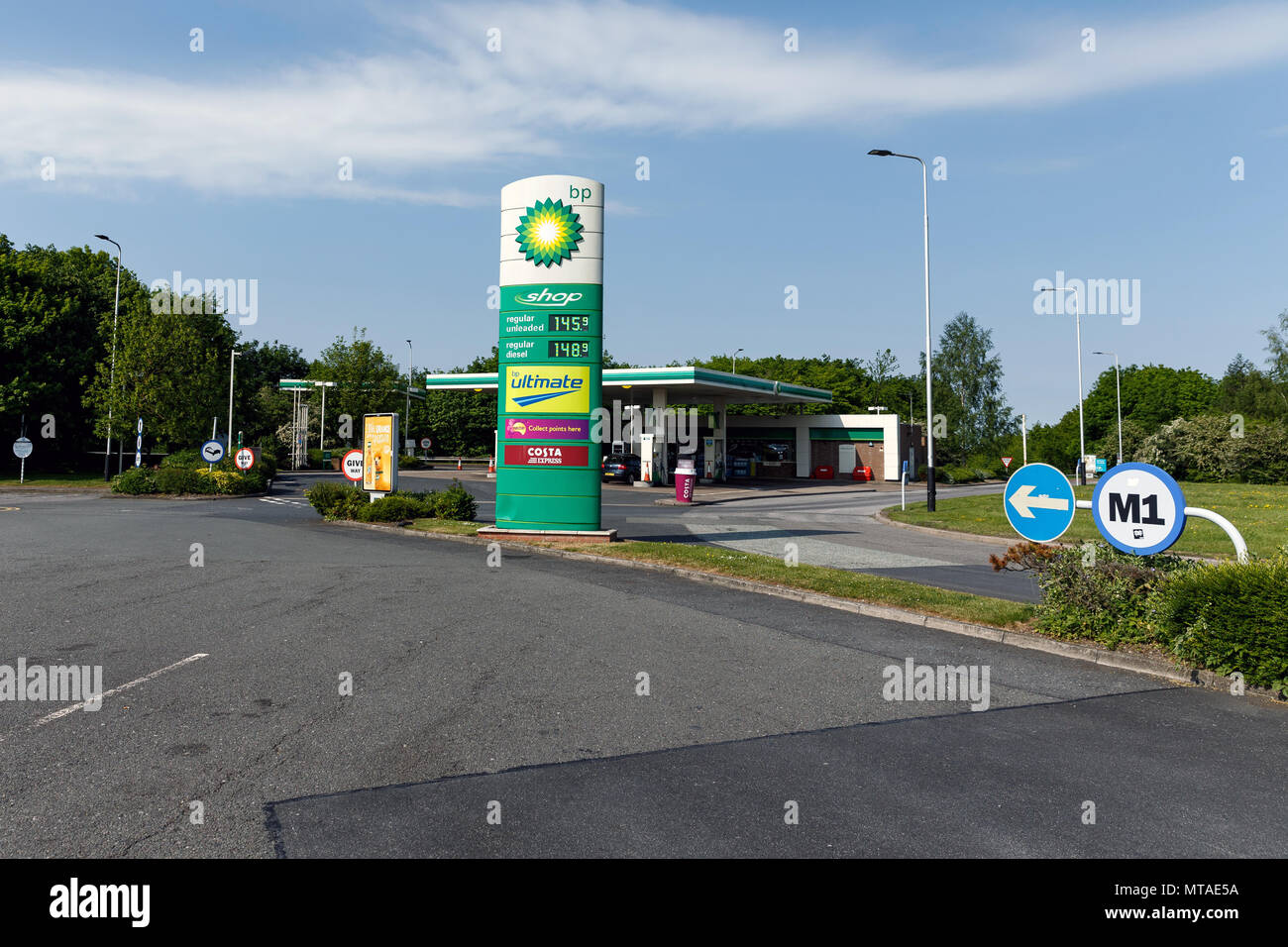 The BP petrol station at Woolley Edge motorway services in Yorkshire. BP gas station, BP garage. Stock Photo