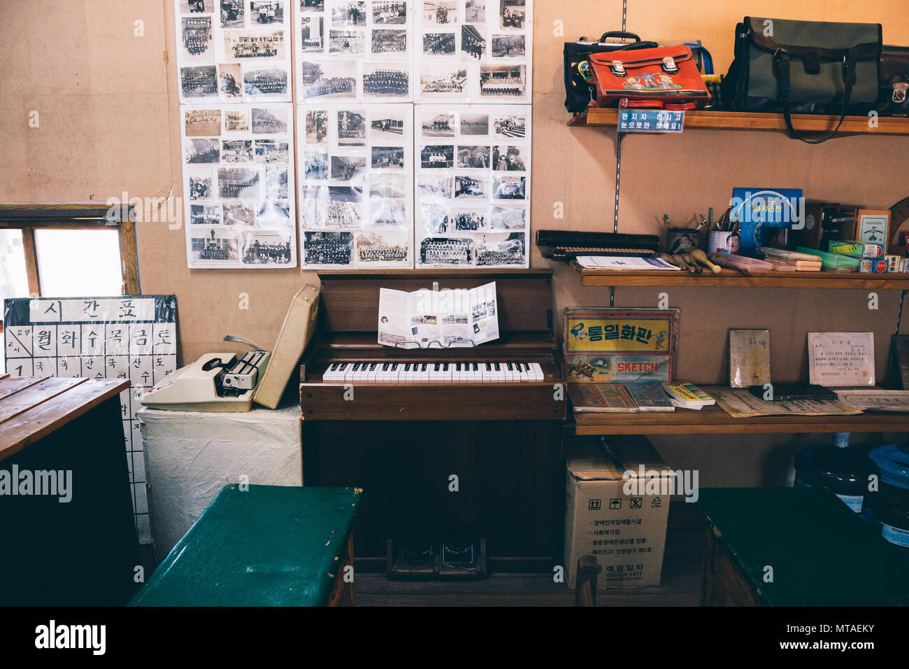 Seoul, Korea - June 03, 2016 : Classroom of Korean old school in Cheonggyecheon museum Stock Photo