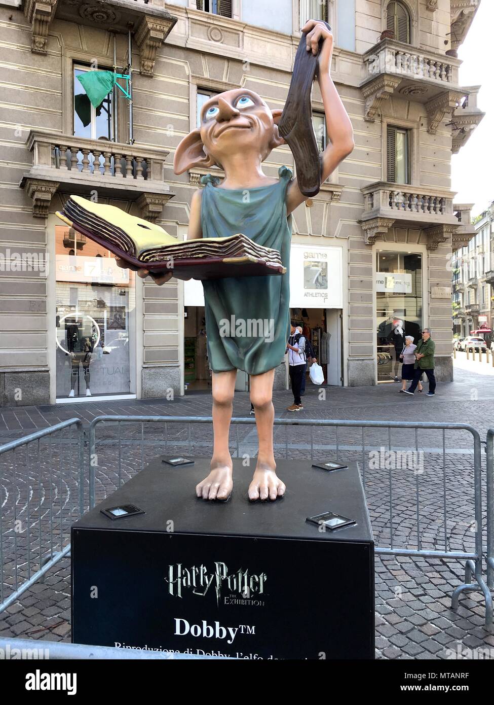 Dobby harry potter hi-res stock photography and images - Alamy