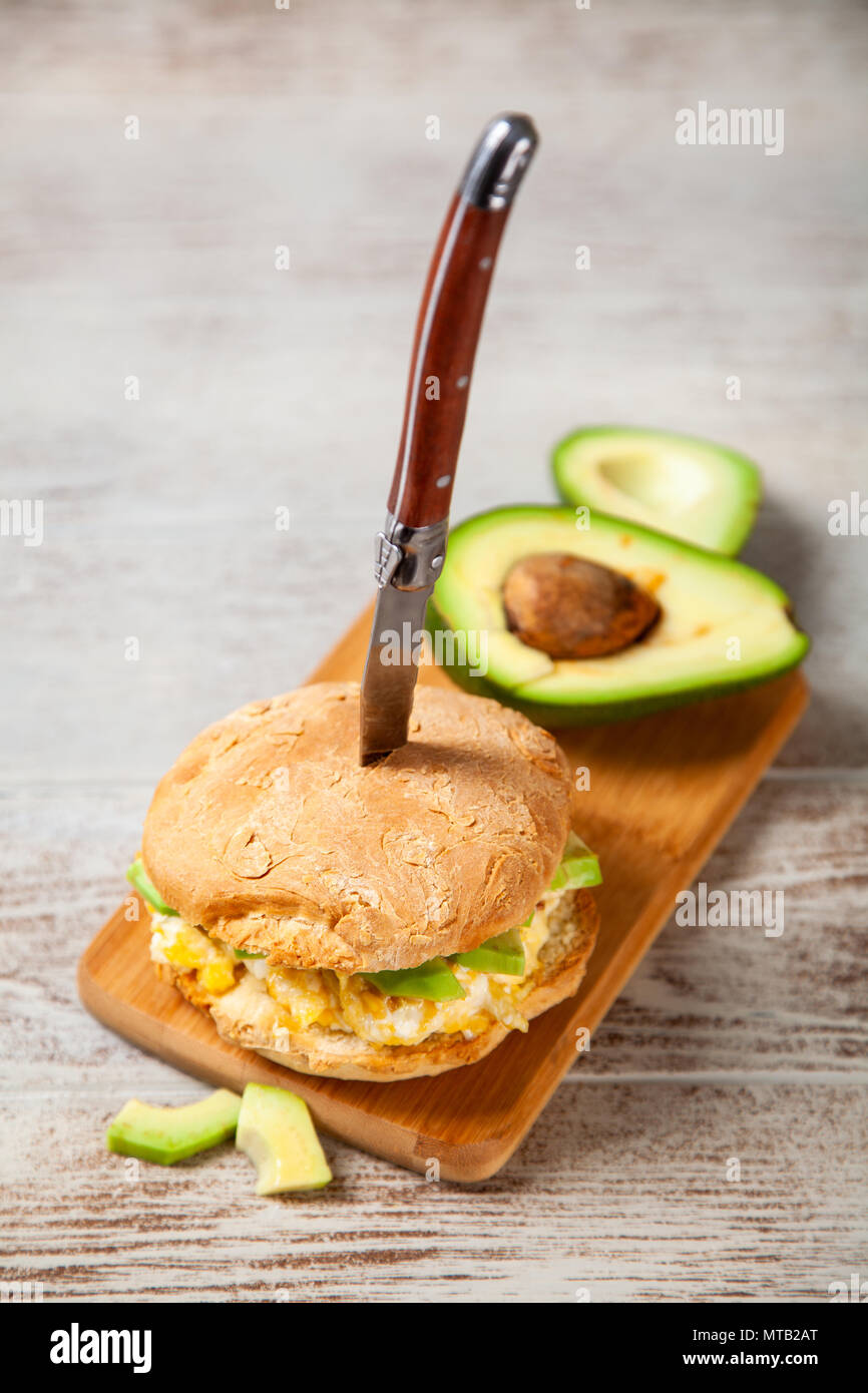Avocado and egg sandwich Stock Photo - Alamy