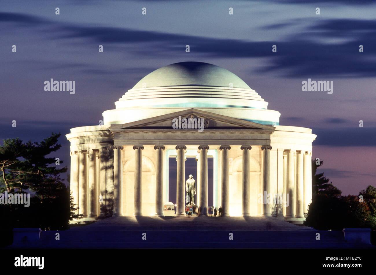 A great statue stands erected to honor the founding father Thomas