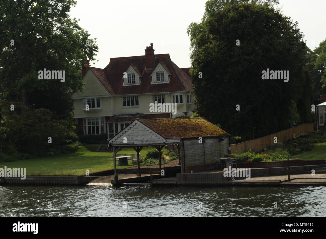 Riverside property near thames hires stock photography and images Alamy