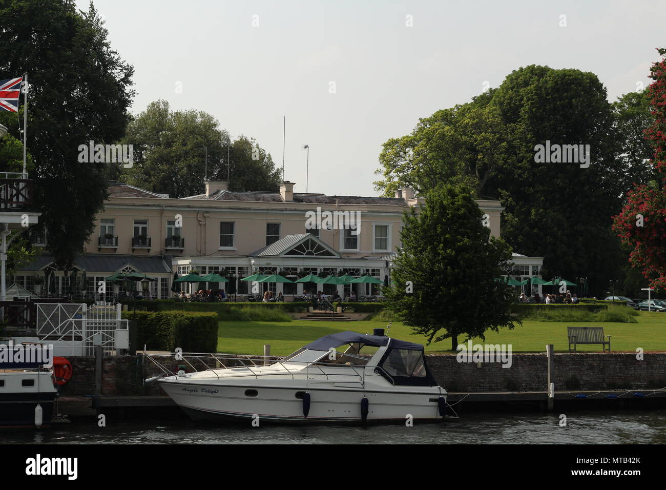 Riverside property near thames hires stock photography and images Alamy