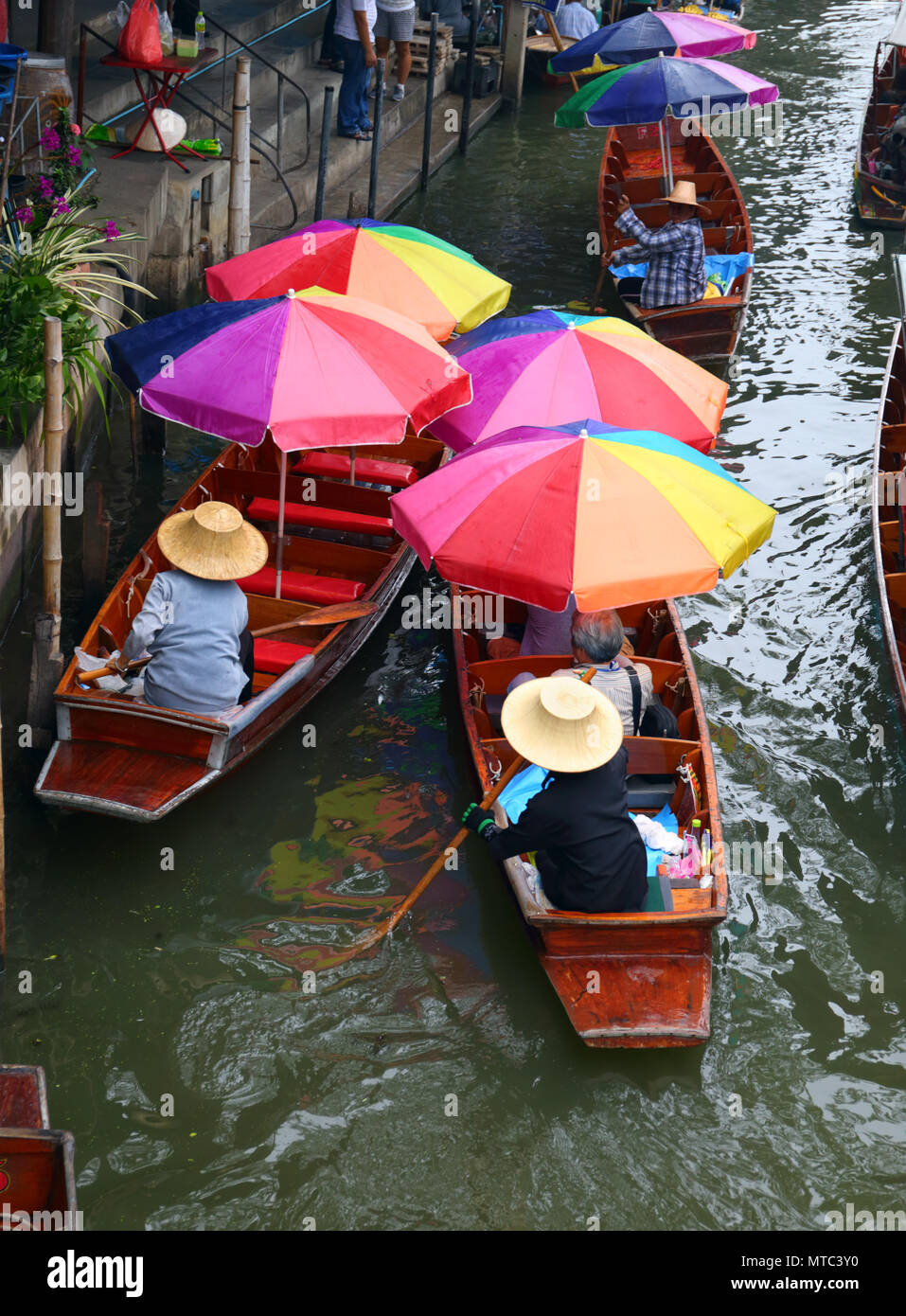 Boat with umbrella on floating market in Bangkok Stock Photo Alamy