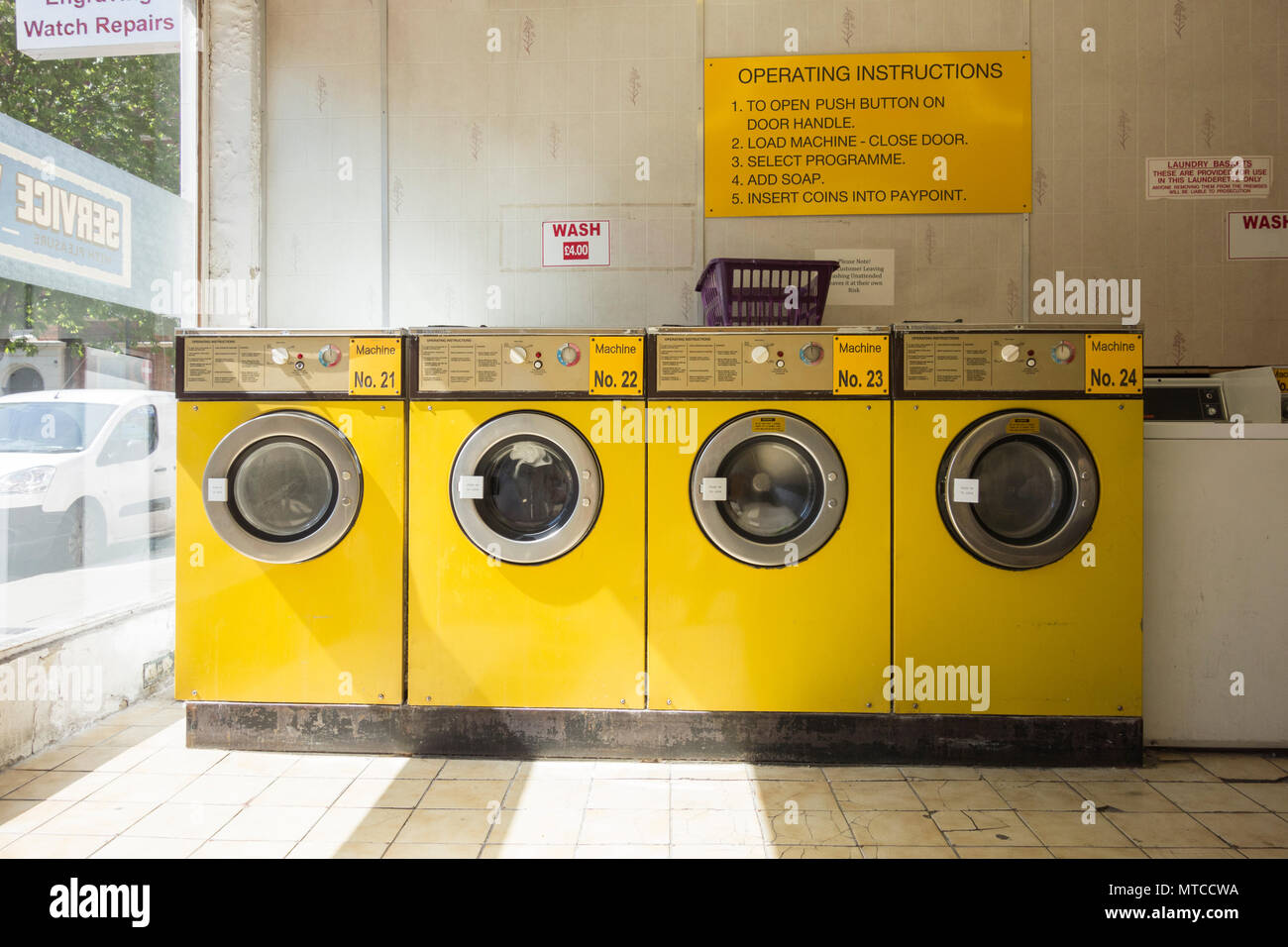 A Beautiful Coin op Launderette In Central London UK Stock Photo Alamy apod-10-november-2023-uhz1-ultra-ver-melkwegstelsel-en-zwart-gat