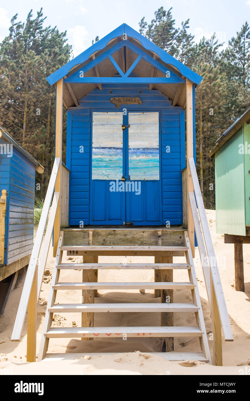Painting beach hut hi-res stock photography and images - Alamy