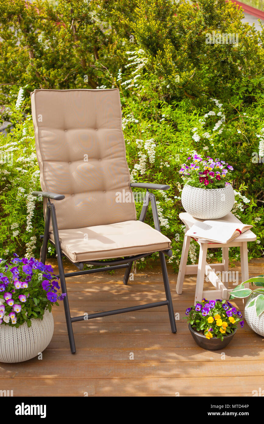 Backyard summer chair hires stock photography and images Alamy