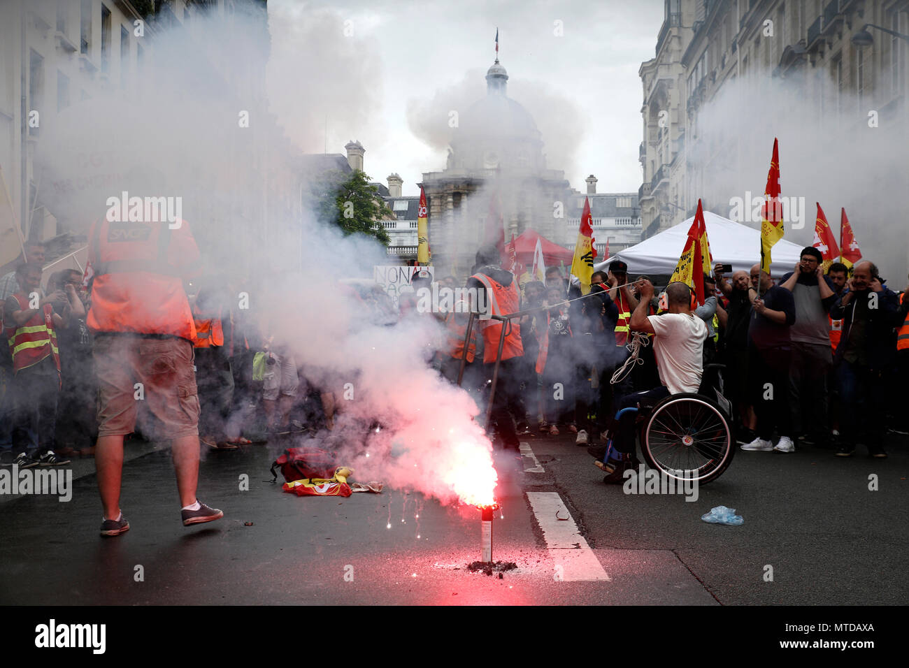Paris, France, 29 May 2018. Hundreds of protesters have gathered to protest against the government project to change the status of the railroad workers. Alexandros Michailidis/Alamy Live News Stock Photo