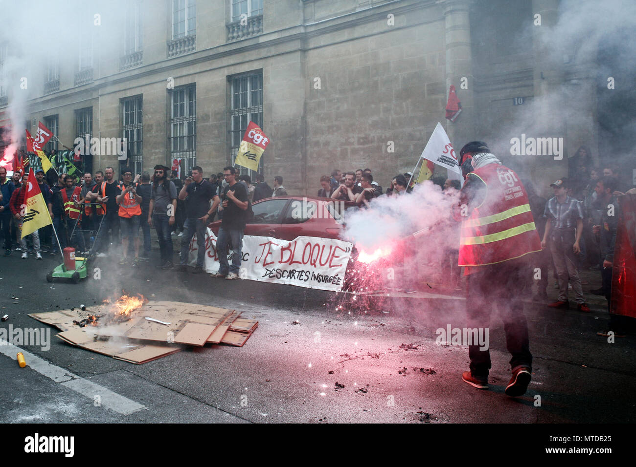 Paris, France, 29 May 2018. Hundreds of protesters have gathered to protest against the government project to change the status of the railroad workers. Alexandros Michailidis/Alamy Live News Stock Photo