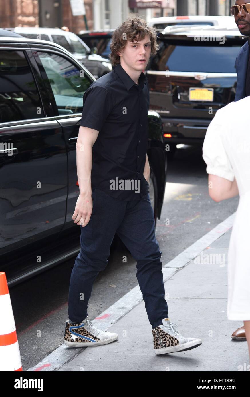 New York, NY, 29th May, Evan Peters, seen at BUILD Series to  promote AMERICAN ANIMALS out and about for Celebrity Candids TUE, New  York, NY May 29, Credit:
