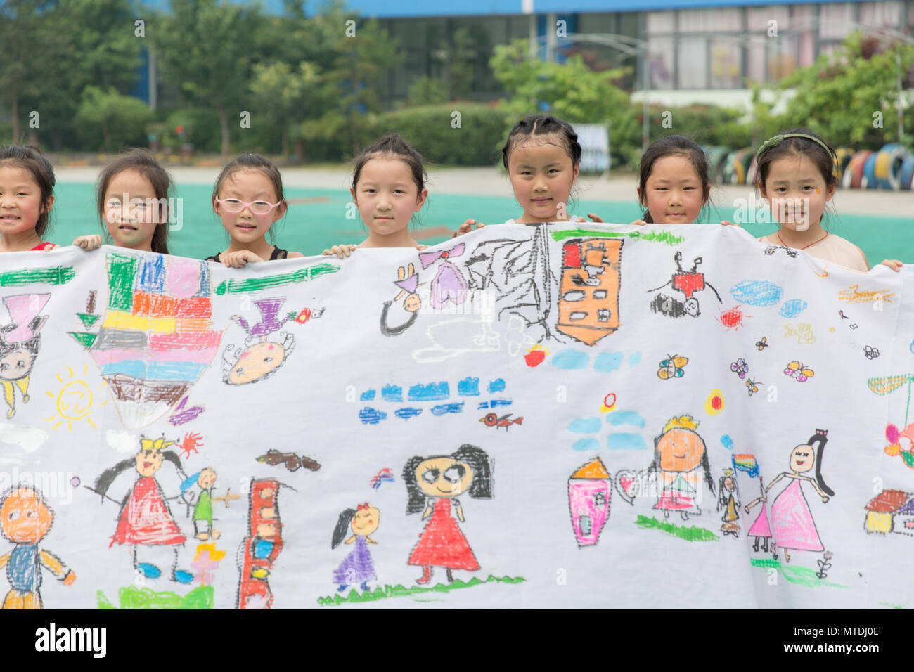 Rugao, Rugao, China. 30th May, 2018. Rugao, CHINA-30th May 2018: Kids draw paintings at Anding Kindergarten in Rugao, east China's Jiangsu Province, marking the upcoming International Children's Day. Credit: SIPA Asia/ZUMA Wire/Alamy Live News Stock Photo