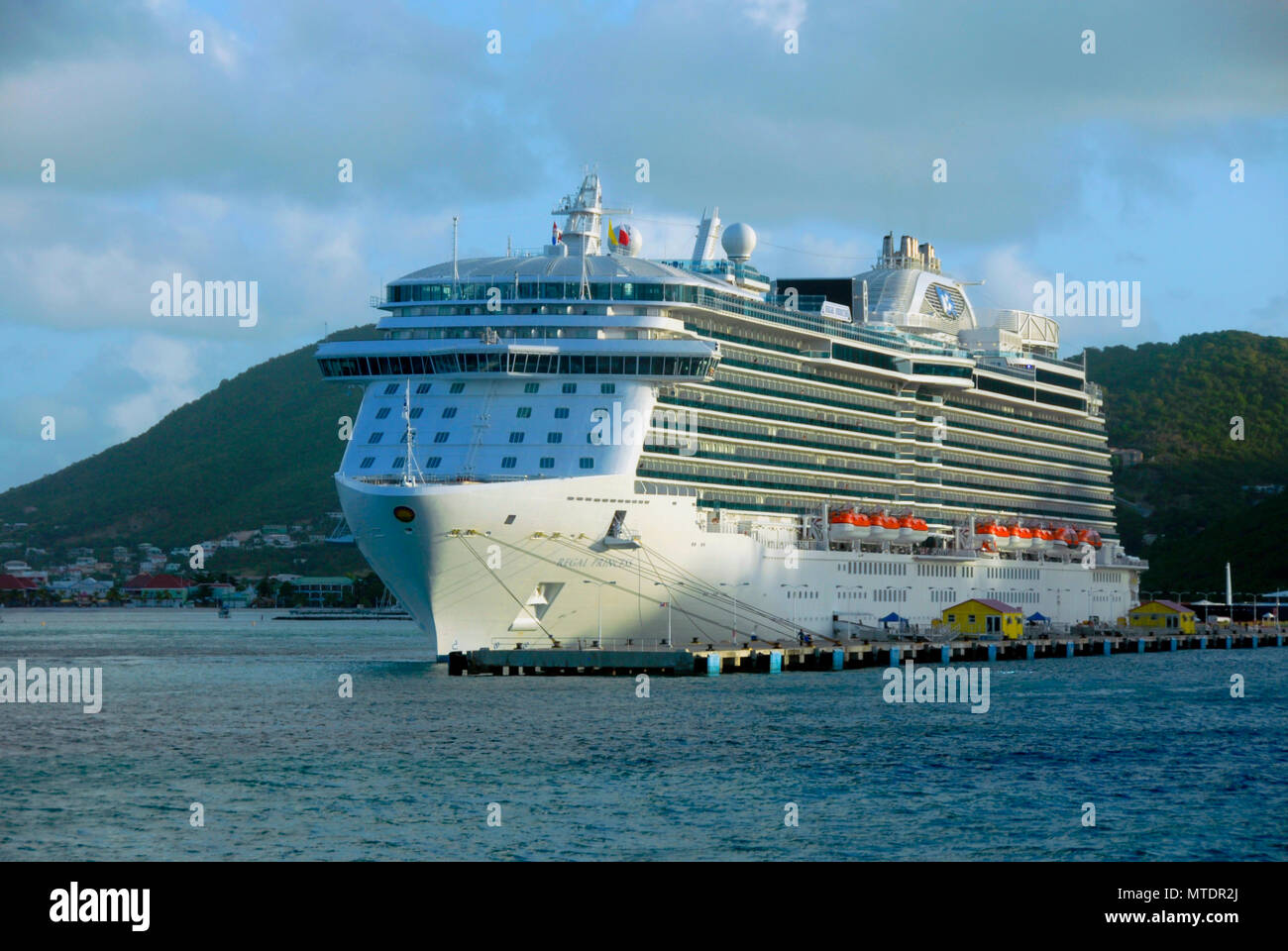 Regal princess cruise ship hi-res stock photography and images - Alamy