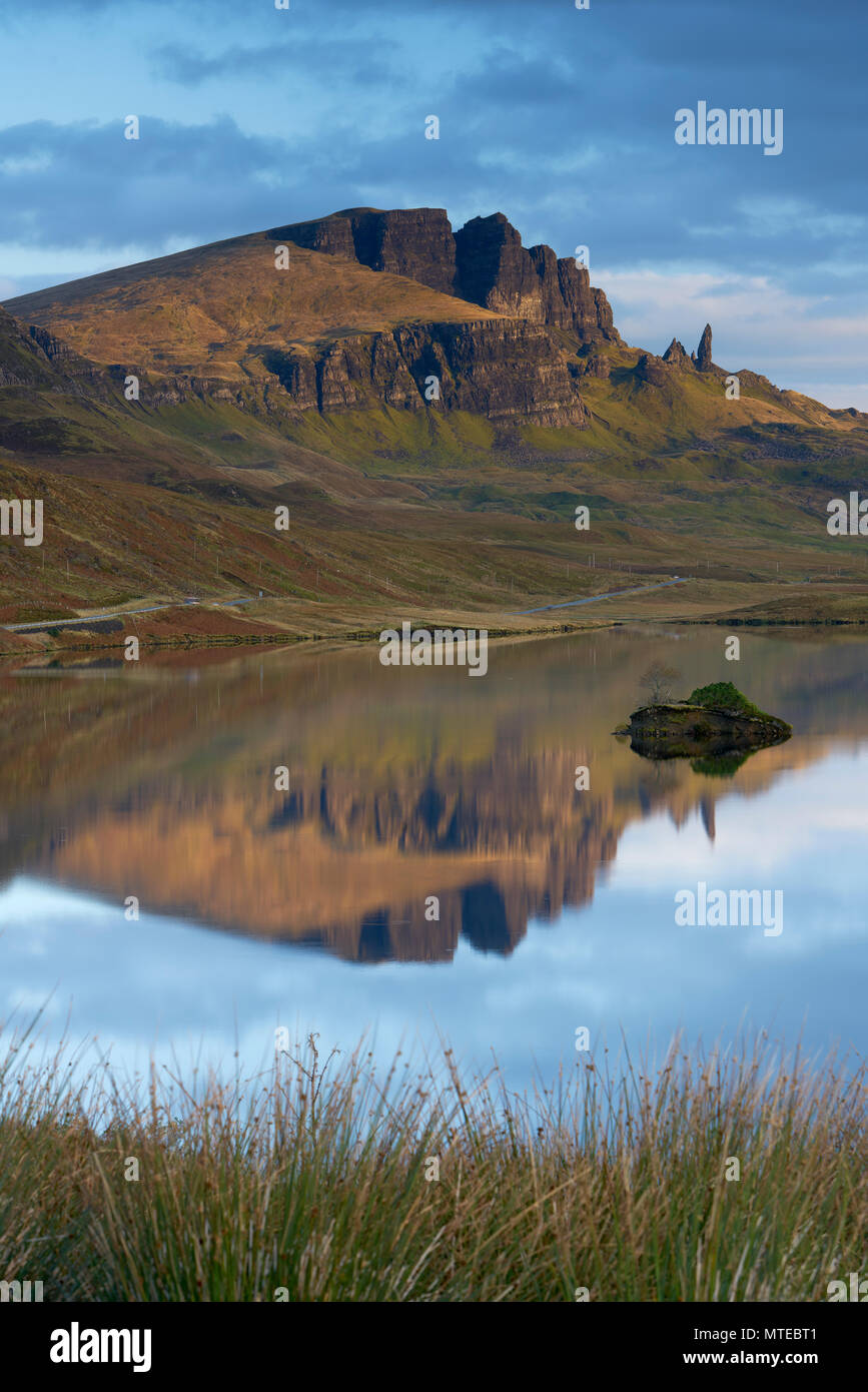 Rock formation of the Old Man of Storr with Loch Leathan, Skye, Scotland, Great Britain Stock Photo