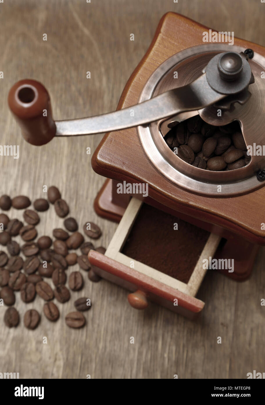 vintage coffee grinder and beans Stock Photo Alamy