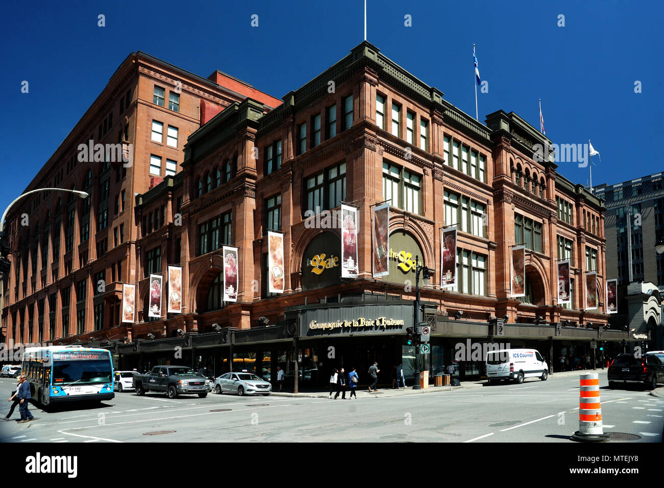St catherine street montreal hi-res stock photography and images - Alamy