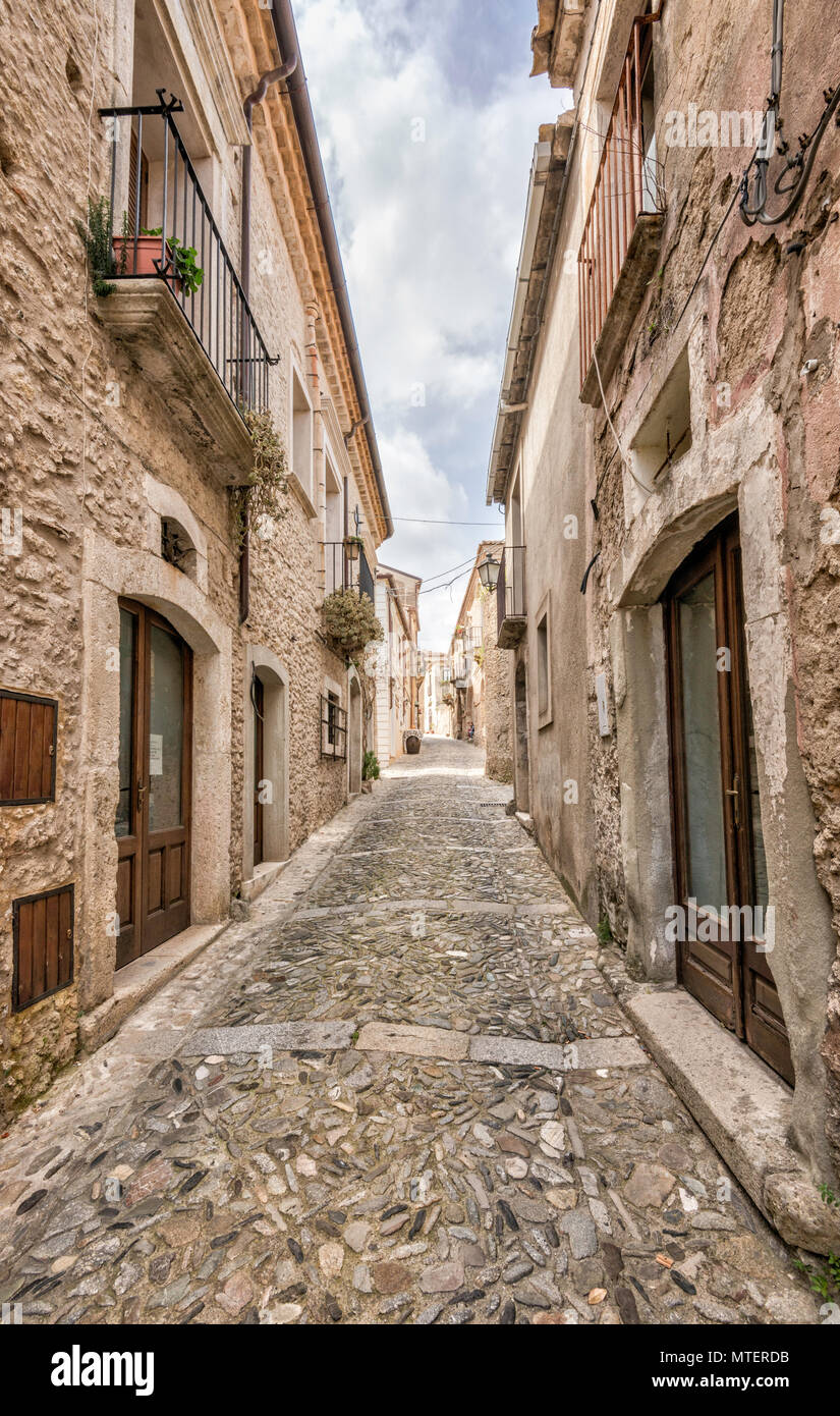 Medieval architecture street hi-res stock photography and images - Alamy